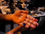 L'étonnant projecteur de poche SixthSense